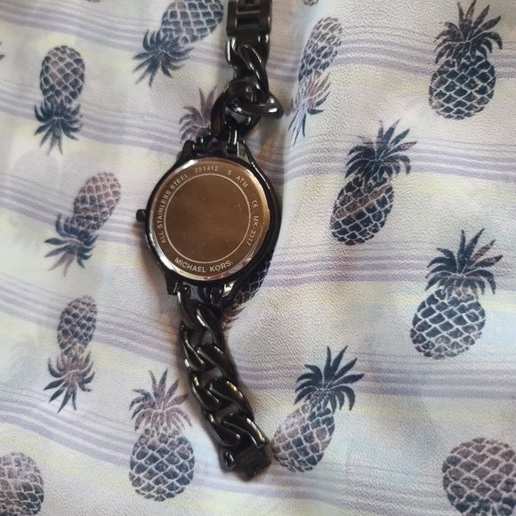 Micheal Kors black watch - Picture 2 of 3